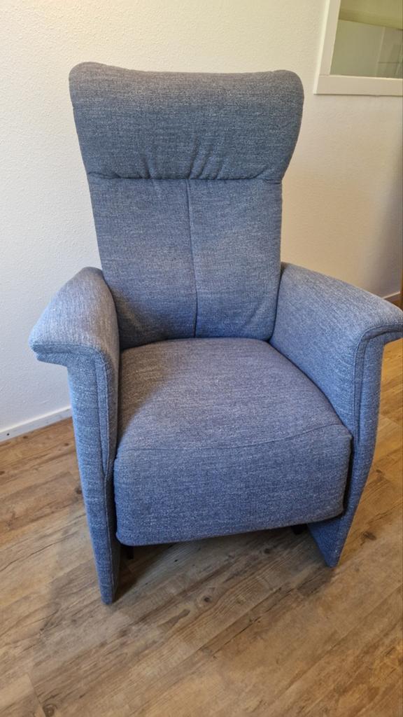 Relaxfauteuil - Sta-op-stoel - Vianne - Meubelzorg, Huis en Inrichting, Stoelen, Ophalen, Blauw, Zo goed als nieuw, Eén