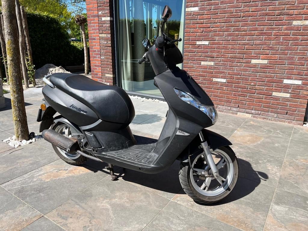 Te koop: Peugeot Kisbee 2018, 4t geel kenteken, groot onderh, Overige modellen, Maximaal 45 km/u, Zo goed als nieuw, Benzine