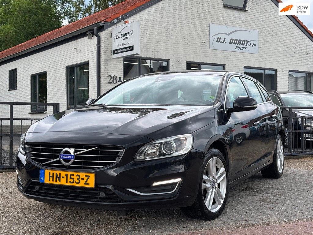 Volvo V60 2.4 D6 AWD Plug-In Hybrid R-Design keurig!, Auto's, Automaat, Zwart, Zwart, Vierwielaandrijving
