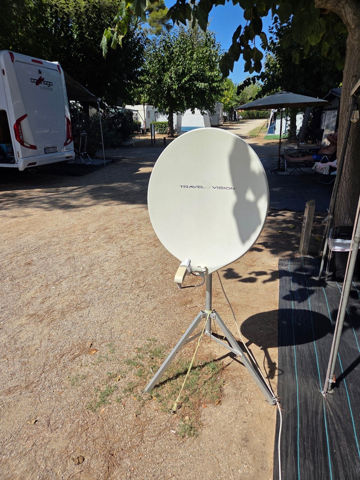 Foto 4 van Travel Vision R6 Satellietschotel met Statief