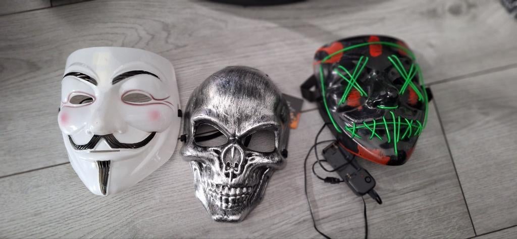 3 Maskers: Carnaval, Halloween, met licht, Kleding | Dames, Carnavalskleding en Feestkleding, Ophalen of Verzenden, Zo goed als nieuw