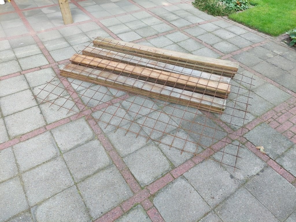 25 planken (180x14x1,5) en een stuk betongaas, Doe-het-zelf en Verbouw, Gebruikt, 25 tot 50 mm, 200 tot 250 cm, Plank