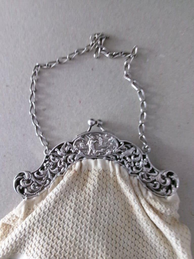 Zilveren beugel daar aan ,een uniek kralentasje., Antiek en Kunst, Verzenden, Zilver
