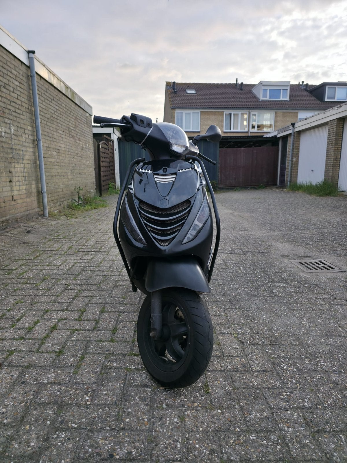 Piaggio zip 4t 2016 goed onderhouden, Ophalen, Zo goed als nieuw, Benzine, Zip