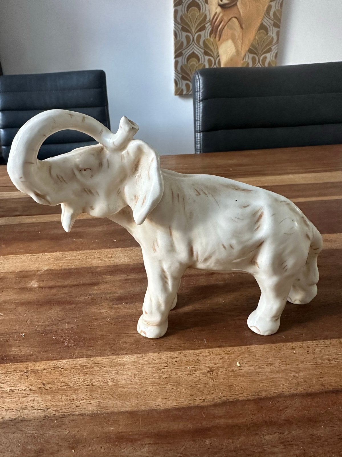 Vintage porseleinen olifant met slurf omhoog, Antiek en Kunst, Antiek | Porselein, Ophalen of Verzenden