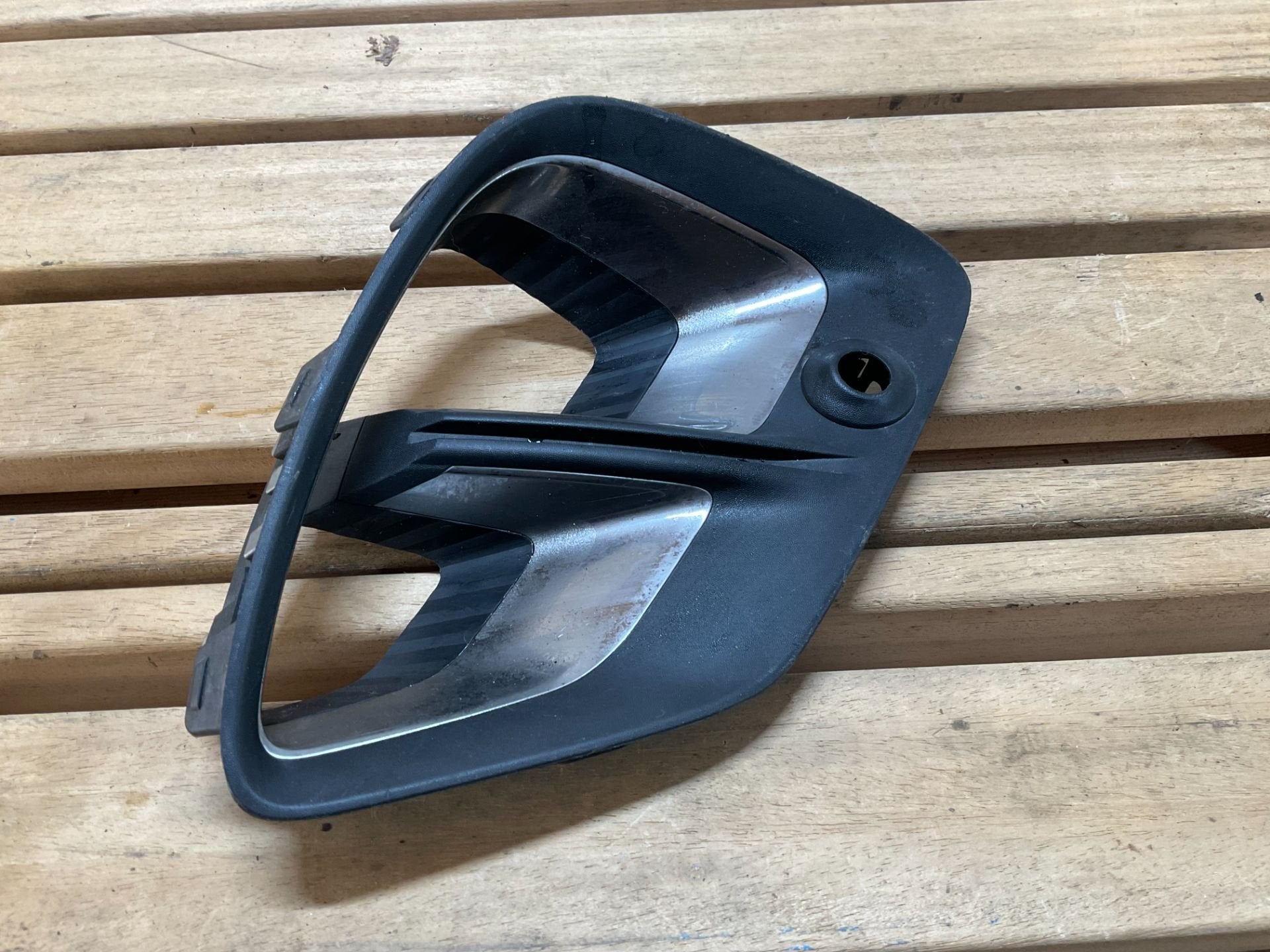 Voorbumper Grill Rooster Renault Captur II 261A21107R Rechts, Renault Group, Gebruikt, Contact.group@renault.com, Renault