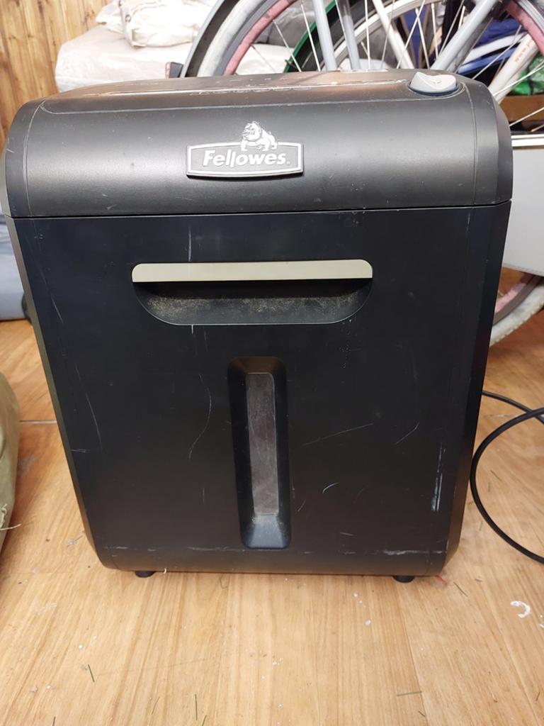 Papierversnipperaar fellowes pt 63 t, Ophalen