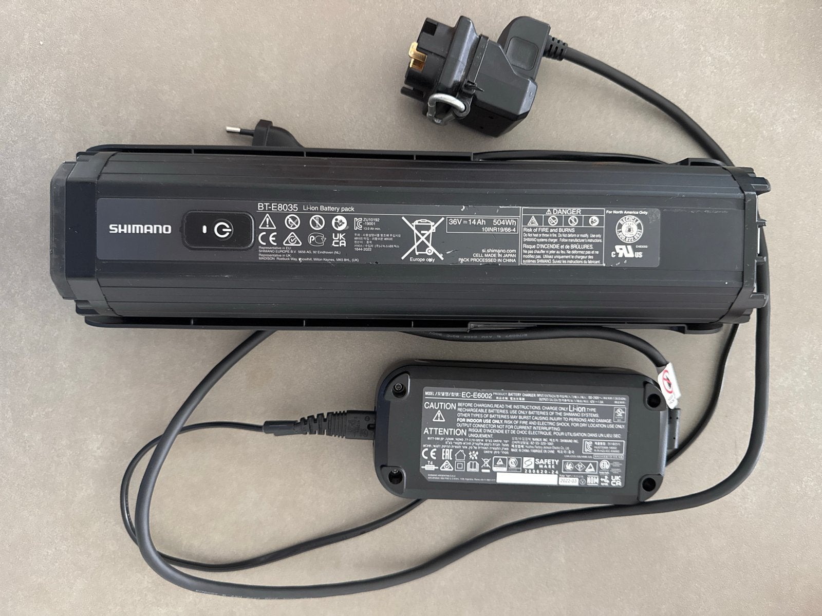 Shimano BT-E8035 Li-ion accu met lader incl. adapter, Ophalen of Verzenden, Zo goed als nieuw