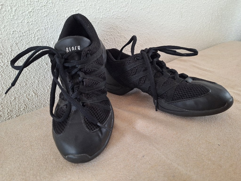 Criss Cross danssneaker Bloch maat 39, Maat 38/40 (M), Zwart, Overige typen, Ophalen of Verzenden