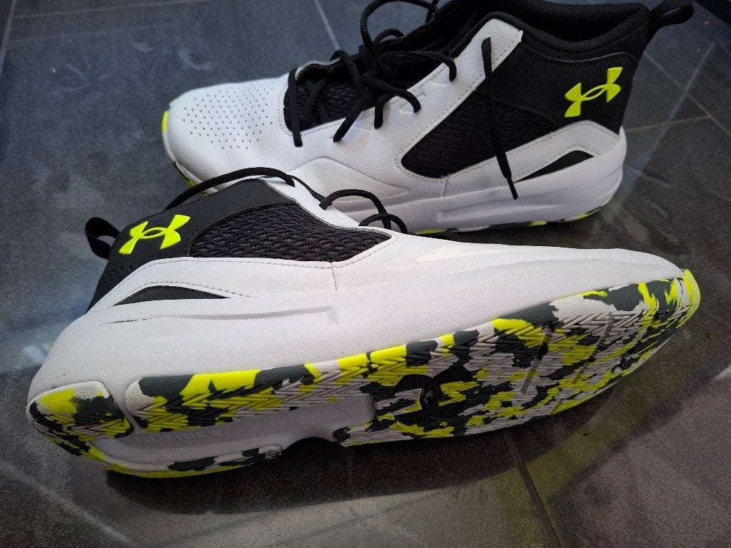 Basketbalschoen Under Amour 46, Ophalen of Verzenden, Gebruikt, Schoenen