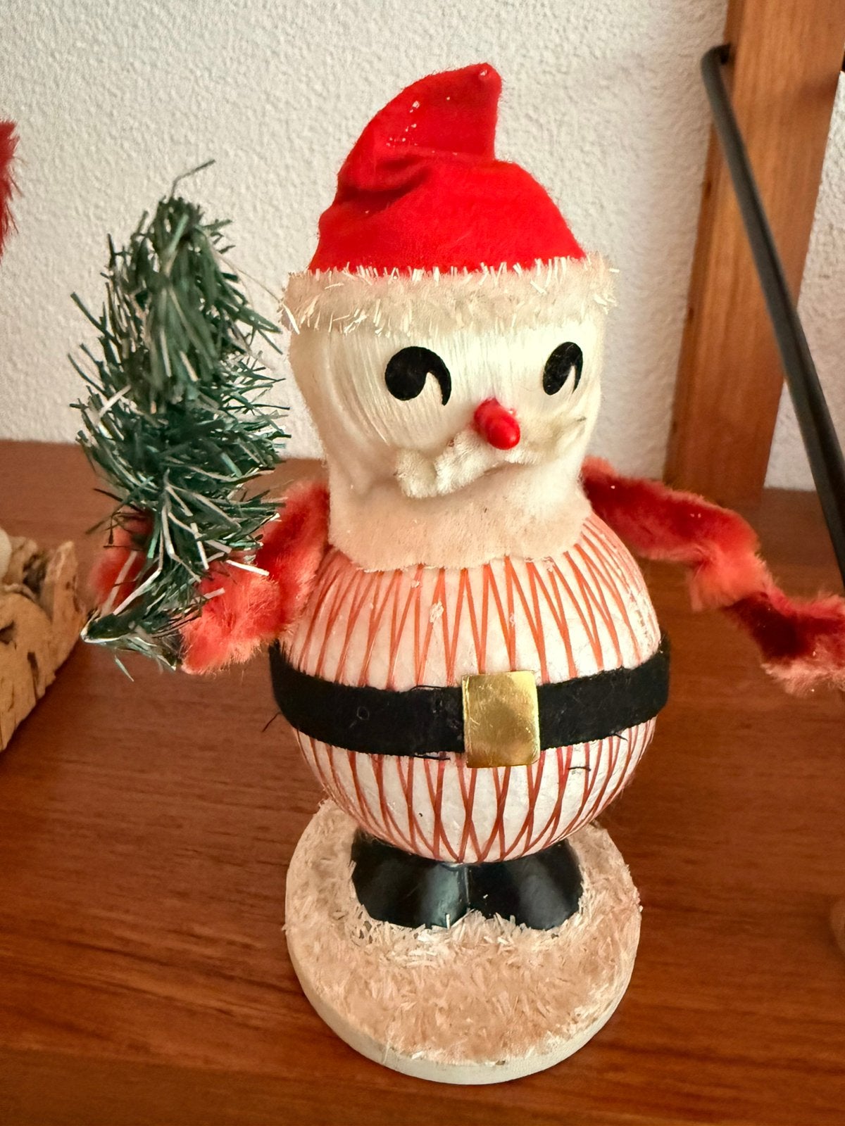 Kerstmannetje met chenille. Op voetje. Oud vintage retro, Ophalen of Verzenden, Gebruikt