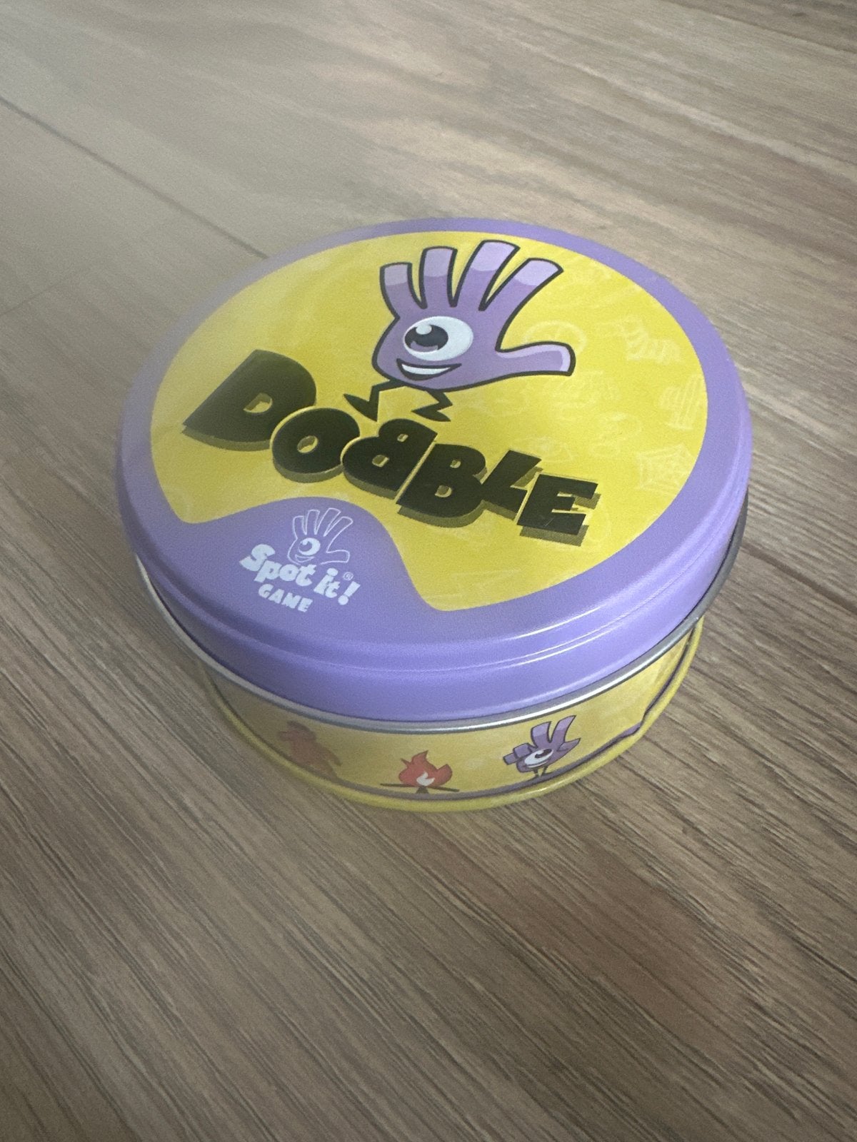Dobble kaartspel - Zo goed als nieuw, Drie of vier spelers, Ophalen of Verzenden, Zo goed als nieuw