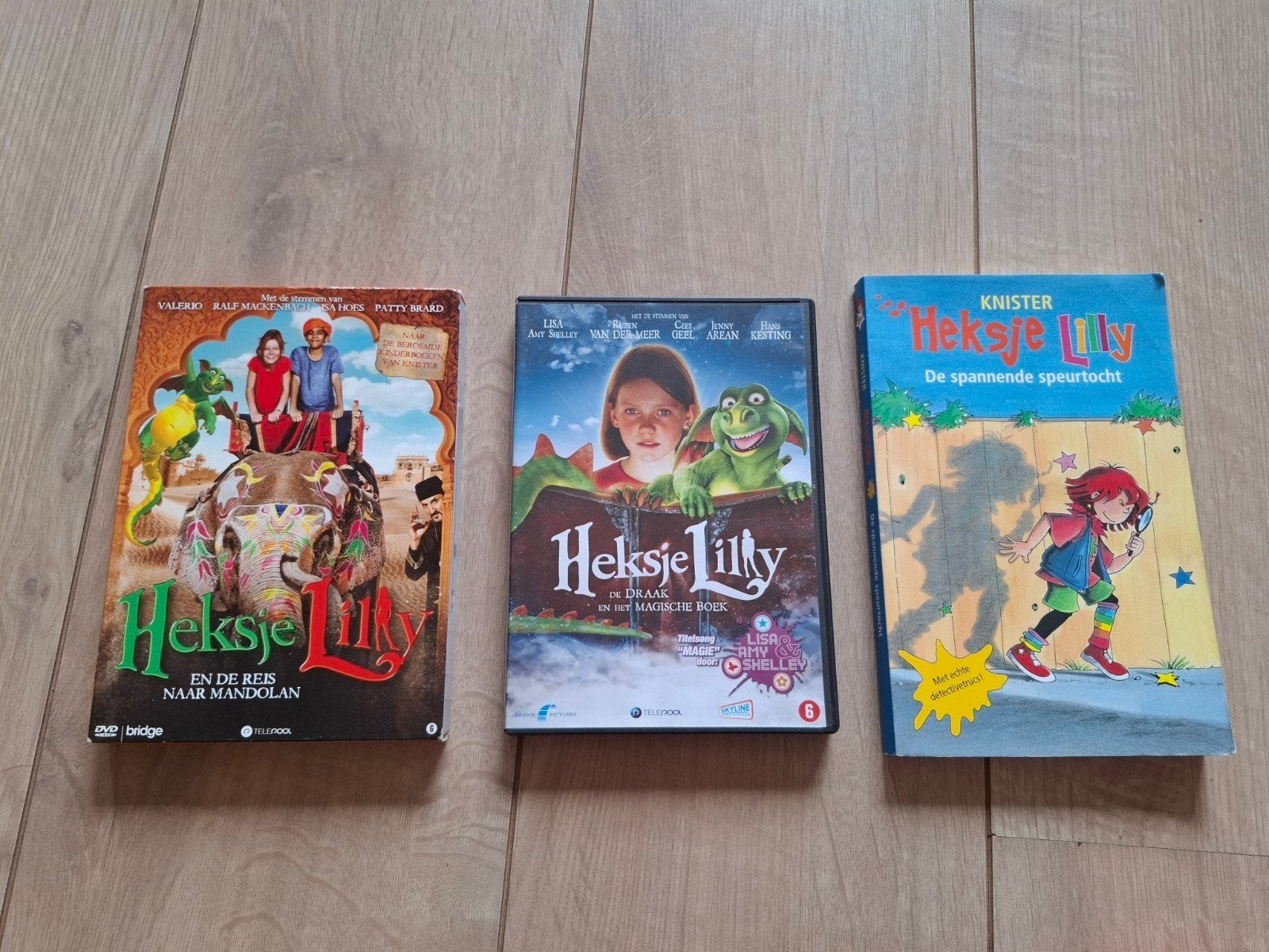 Heksje Lilly boek en 2 dvd's, Boeken, Ophalen of Verzenden, Gelezen