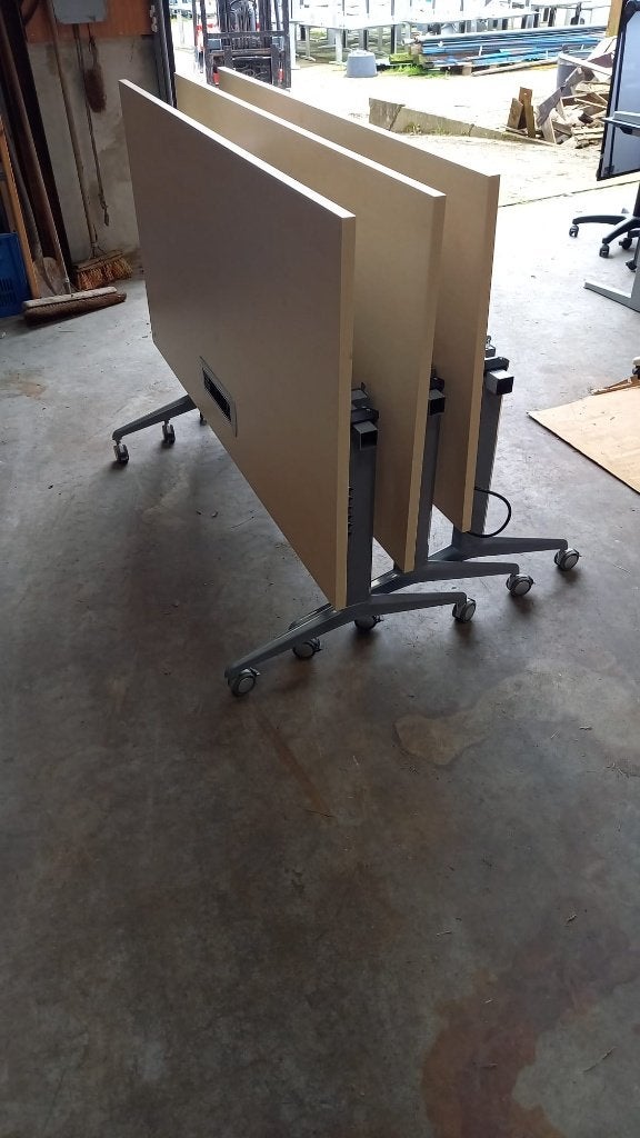 Verrijdbare opklap tafel