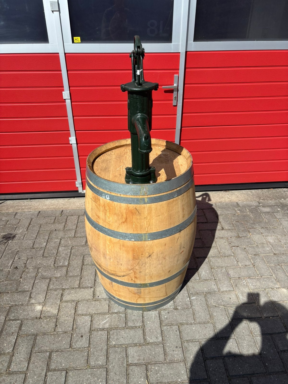 Wijnvat/regenton met pomp 225 liter, Ophalen, 150 liter of meer, Poortingaverhuur@gmail.com, Zo goed als nieuw