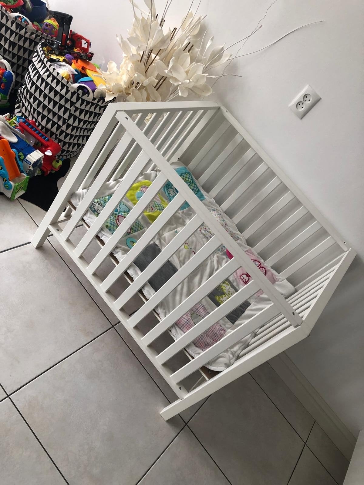 TWF Ledikant - Wit babybedje, Kinderen en Baby's, Babywiegjes en Ledikanten, Ophalen, Gebruikt, Ledikant