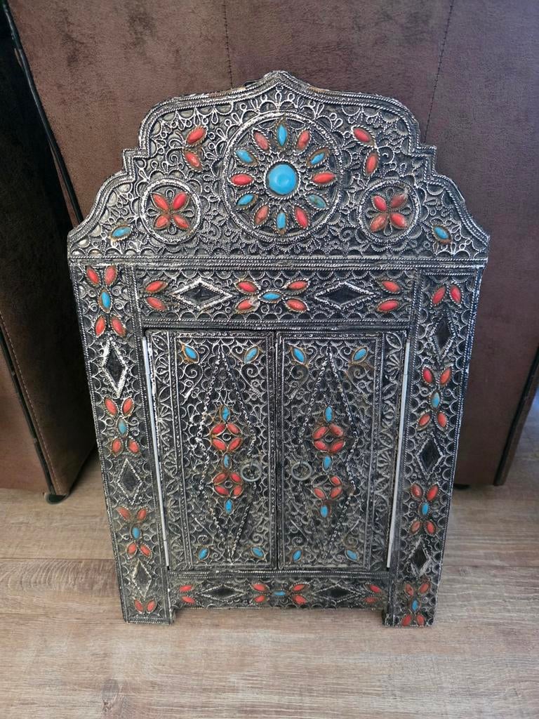 Decoratieve Marokkaanse spiegelkast met deuren, Antiek en Kunst, Antiek | Spiegels, Ophalen of Verzenden, Overige vormen, Minder dan 50 cm