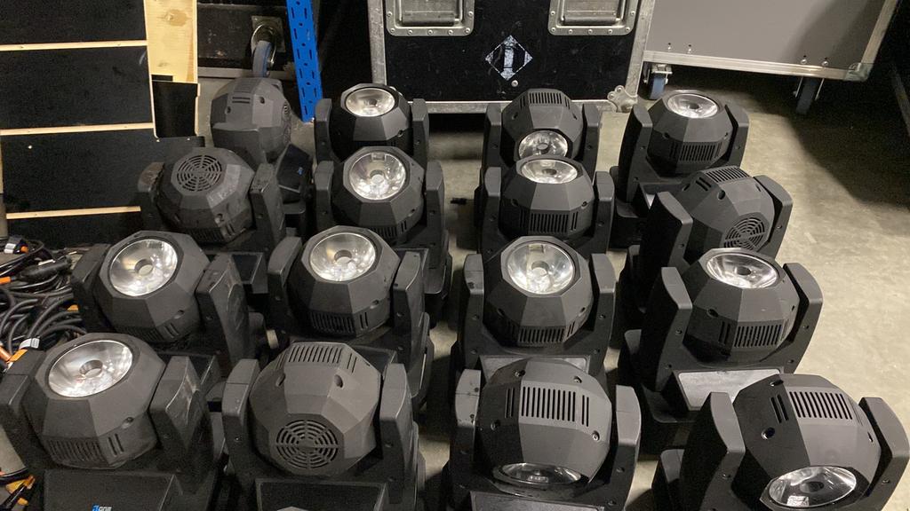 Luxibel B-one beam movinghead 26 stuks chauvet cameo showtec, Ophalen, Zo goed als nieuw, Licht