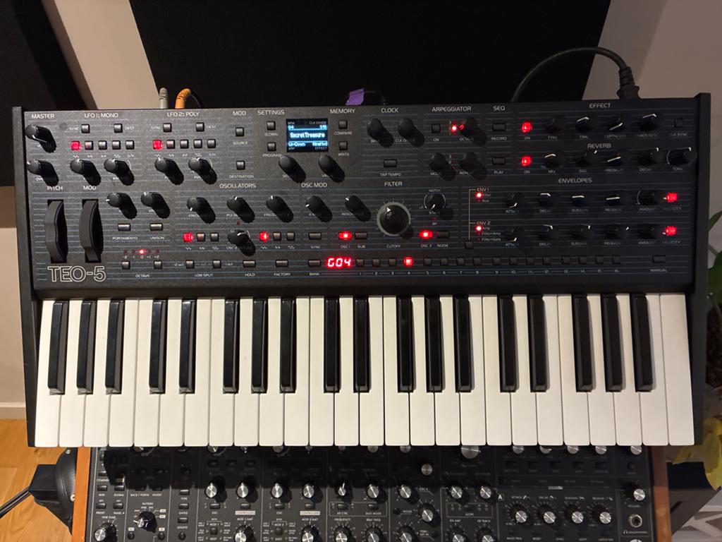 Sequential TEO-5 incl. flightcase, Muziek en Instrumenten, Synthesizers, Zo goed als nieuw, Met midi-aansluiting, Ophalen, 49 toetsen