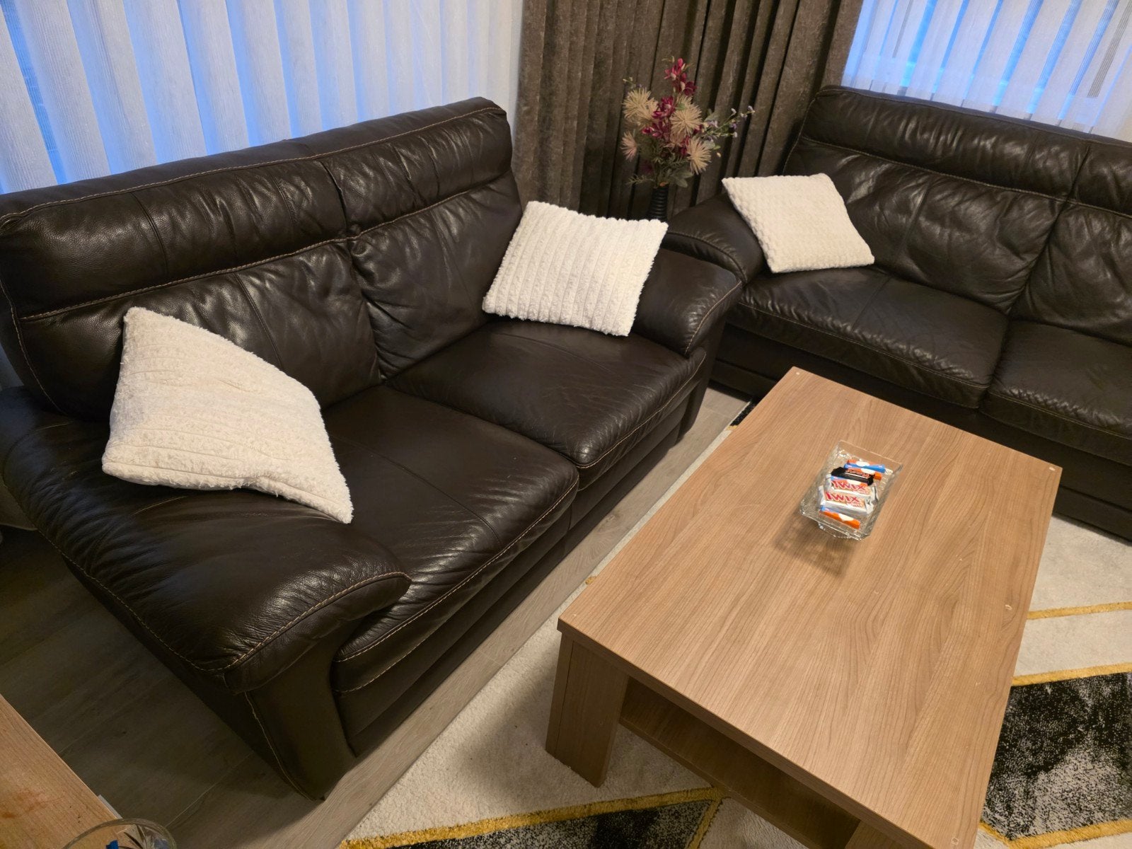 Comfortabele bruine leren banken set (2- en 3-zits), Huis en Inrichting, Ophalen, Gebruikt, Klassiek, Comfortabel, Driepersoons