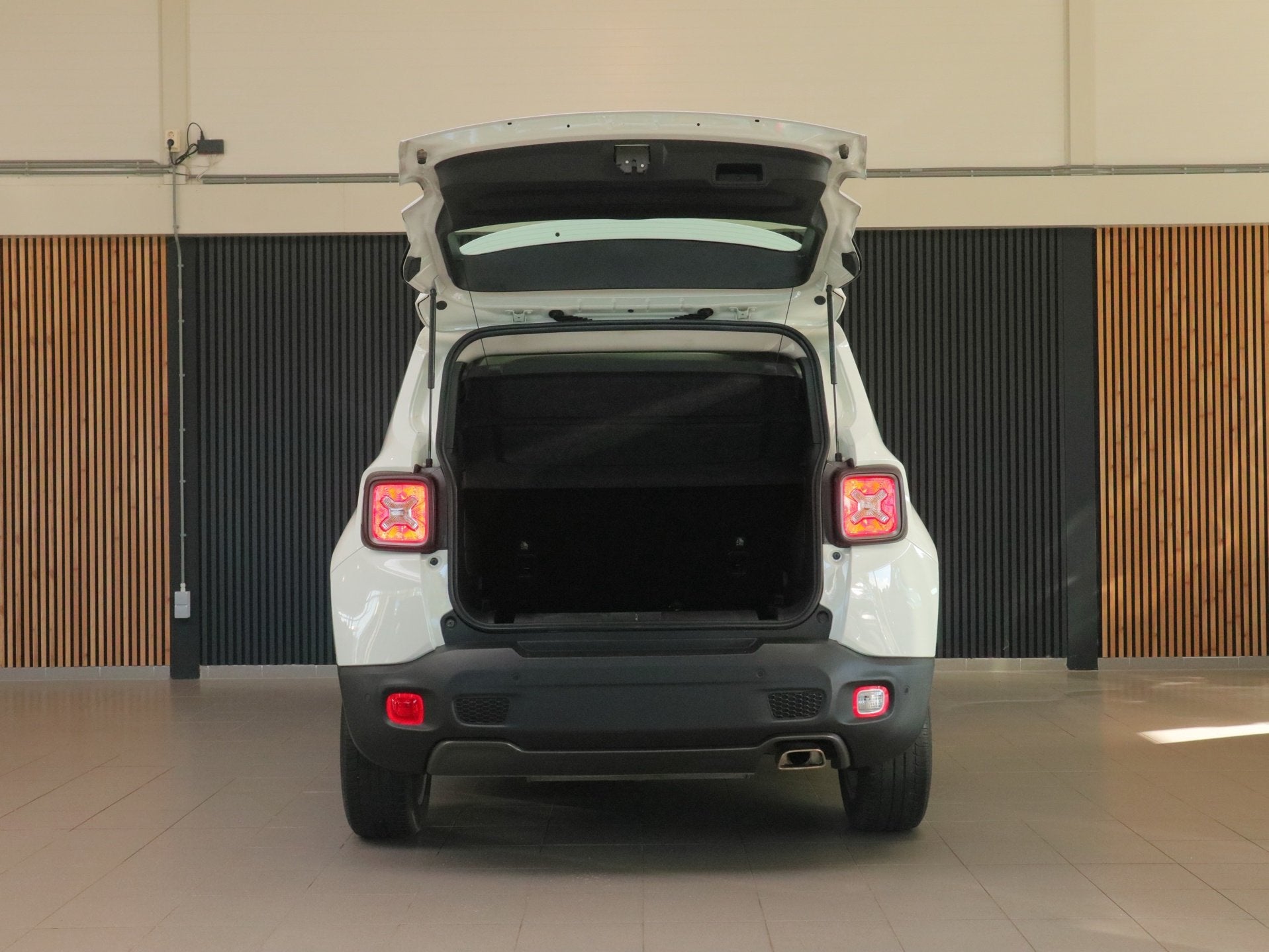 Jeep RENEGADE 1.3T DDCT Limited | AUTOMAAT | CARPLAY | STOEL, Auto's, Gebruikt, 4 cilinders, Bedrijf, 600 kg