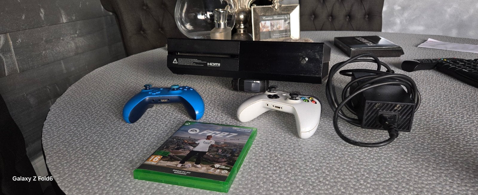 Xbox One met 2 controllers en FIFA 27, Ophalen, Xbox One, Met 2 controllers, 1 TB