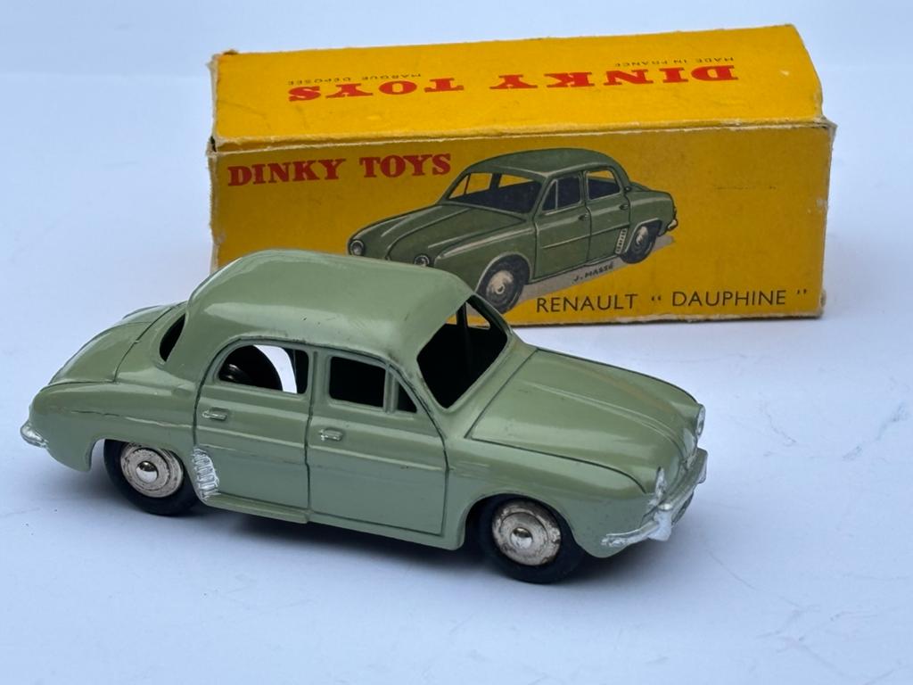 Dinky Toys Meccano No. 24E RENAULT DAUPHINE + box !GEZOCHT!!, Hobby en Vrije tijd, Modelauto's | 1:43, Ophalen of Verzenden, Zo goed als nieuw
