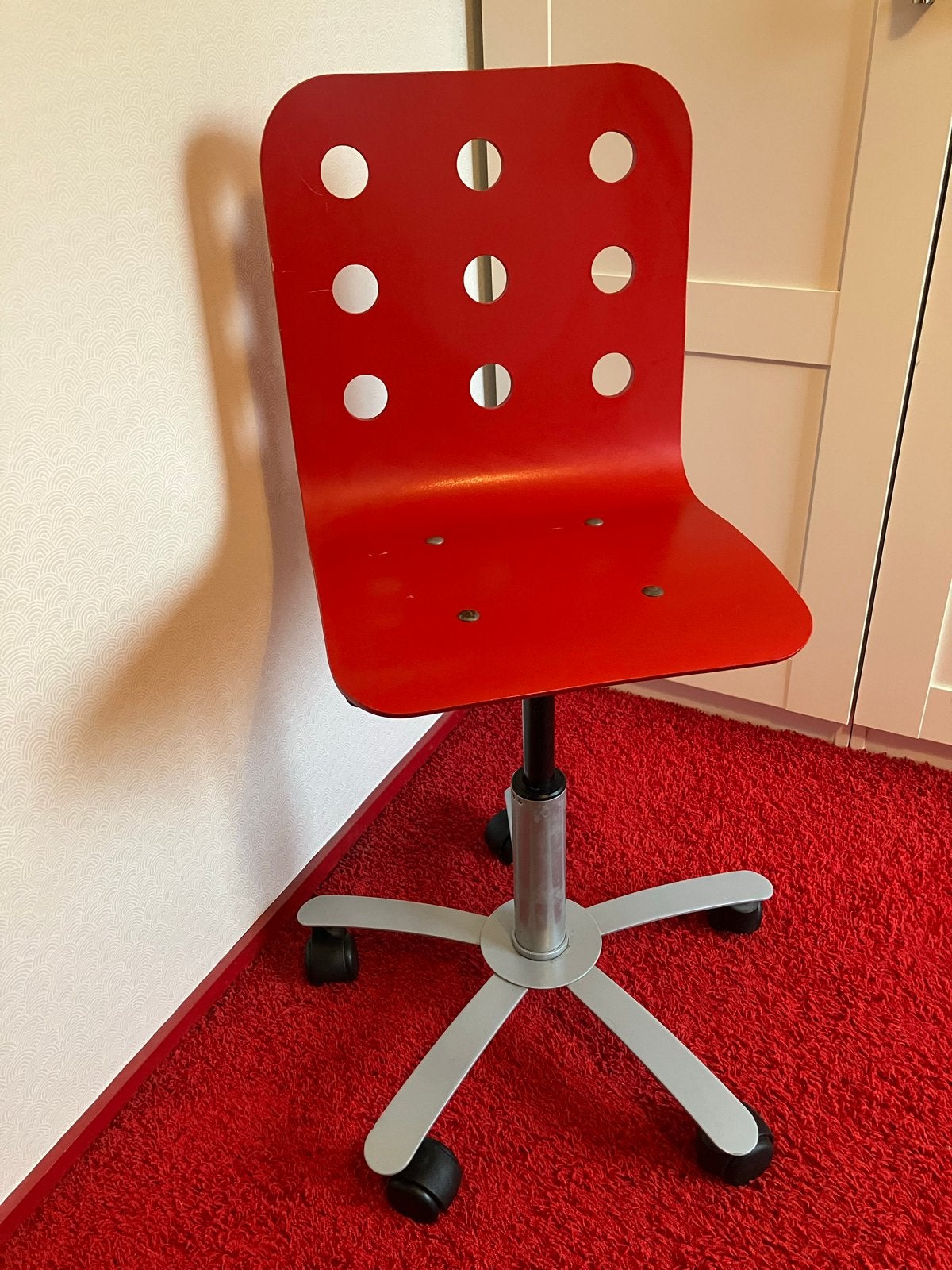 Ikea kinder bureaustoel met wieltjes, Ophalen, Gebruikt, Rood, Bureaustoel