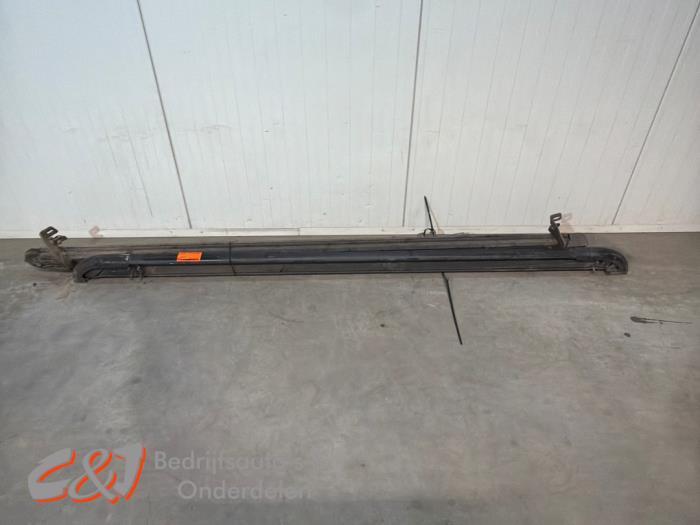 Treeplankset links + rechts van een Volkswagen Transporter (, Gebruikt, -, Volkswagen, -