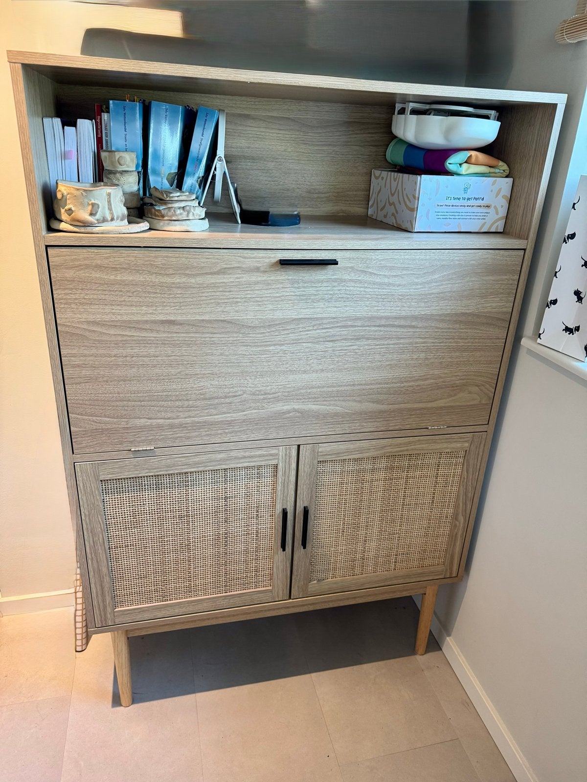 Moderne Secretaire / Bureau met Opbergruimte van Amana, Ophalen, Zo goed als nieuw