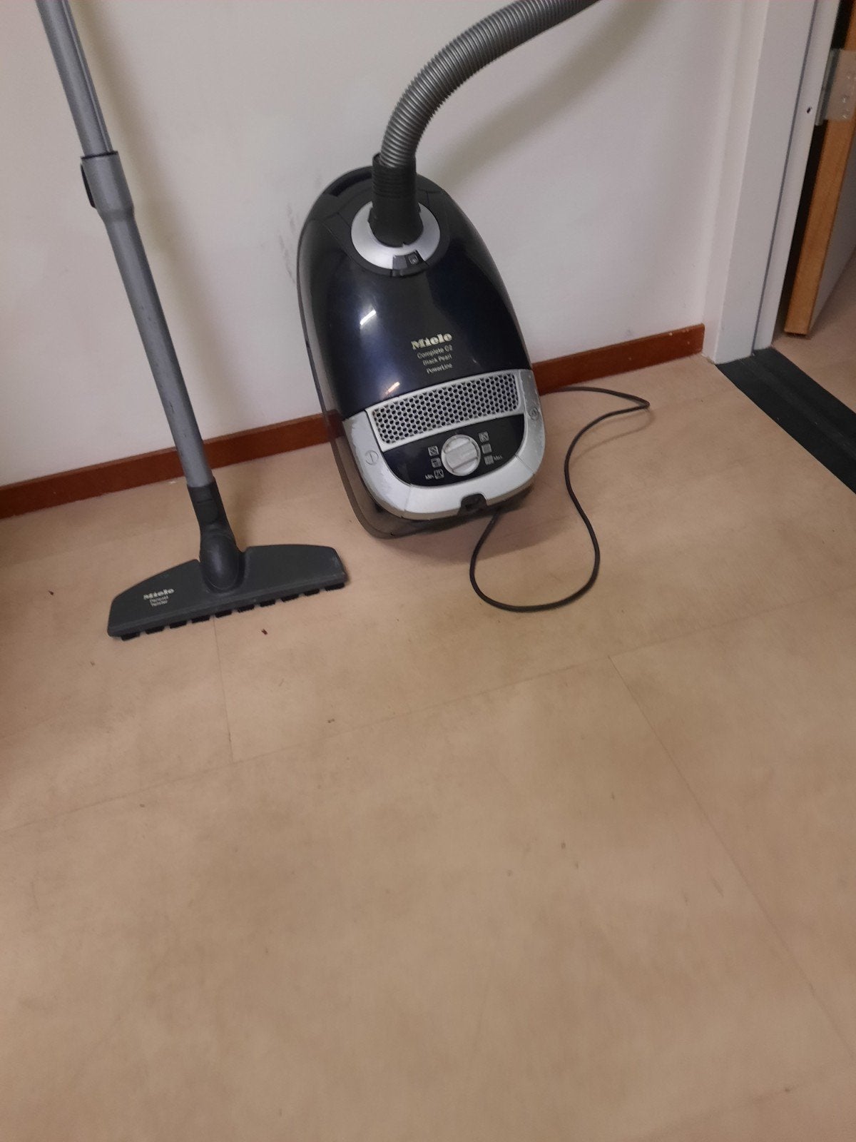 Miele Complete C3 Black PowerLine Stofzuiger 2200W, Stofzak, Gebruikt, Ophalen of Verzenden, Miele