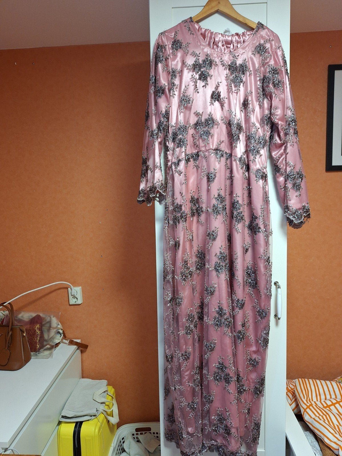 Roze Galajurk kaftan abaya takshitamet Kralen en Borduurwerk, Galajurk, Maat 42/44 (L), Nieuw, Ophalen of Verzenden