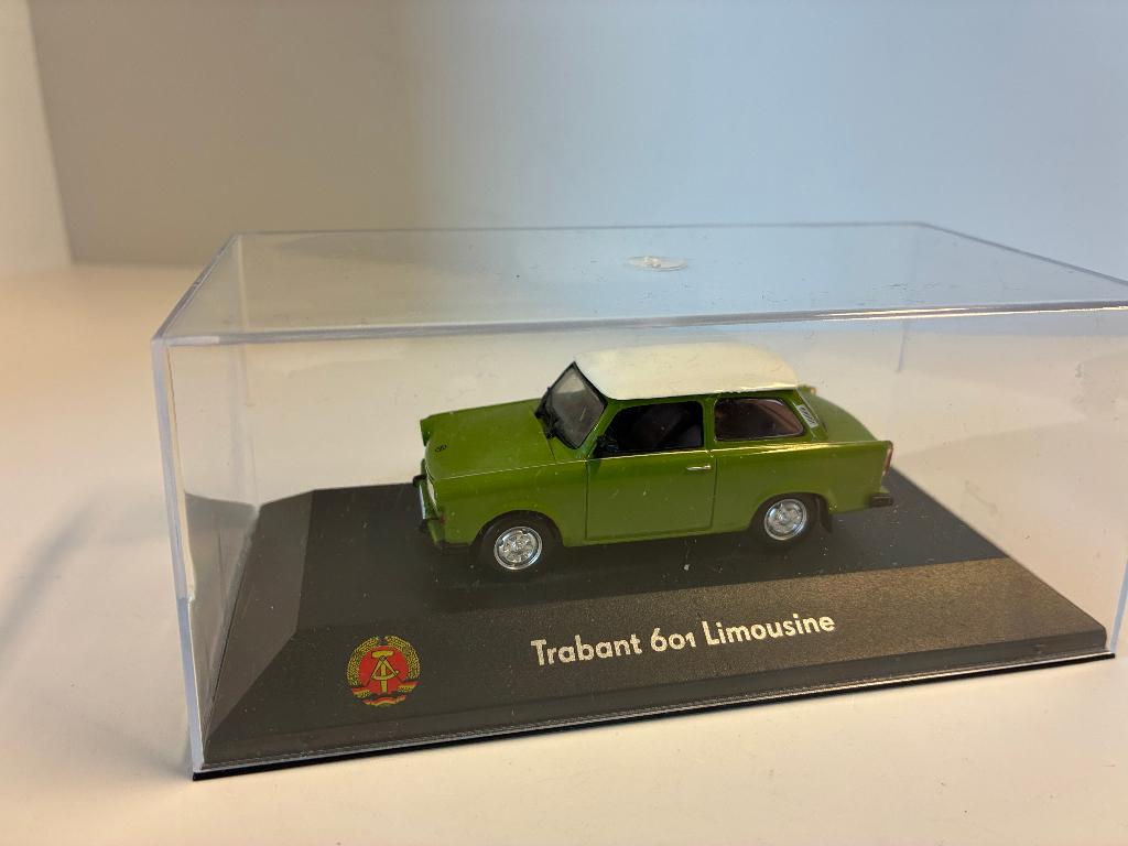 27404: Trabant 601 Limousine - Atlas 1:43, Auto, Ophalen of Verzenden, Zo goed als nieuw, Bachsatztstr. 54 D 72131 Ofterdingen, Germany