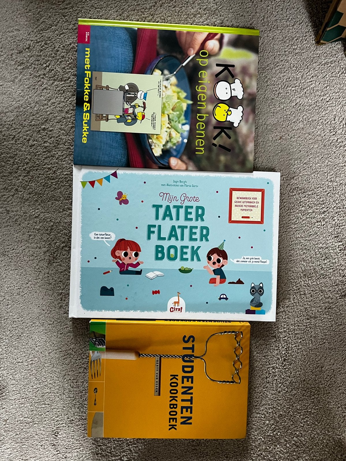 3 boeken: 2 kookboeken (studenten) & baby invulboek, Ophalen of Verzenden, Gelezen