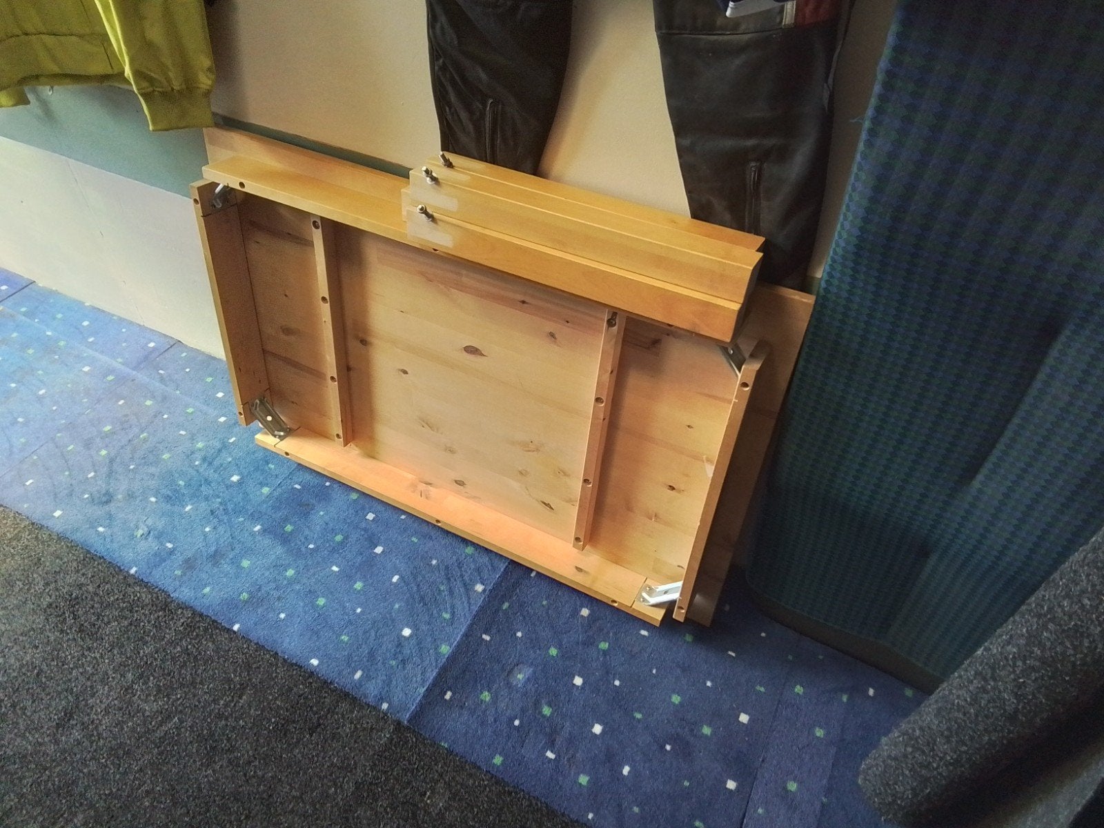 zolder opruiming en gevonden tafel., Ophalen, Zo goed als nieuw, Tafel(s) en Stoel(en)