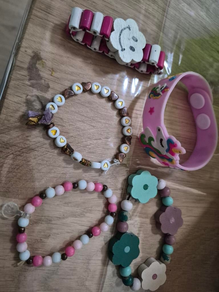 Leuke set kinderarmbandjes, Gebruikt, Ophalen of Verzenden, Roze, Met bedels of kralen