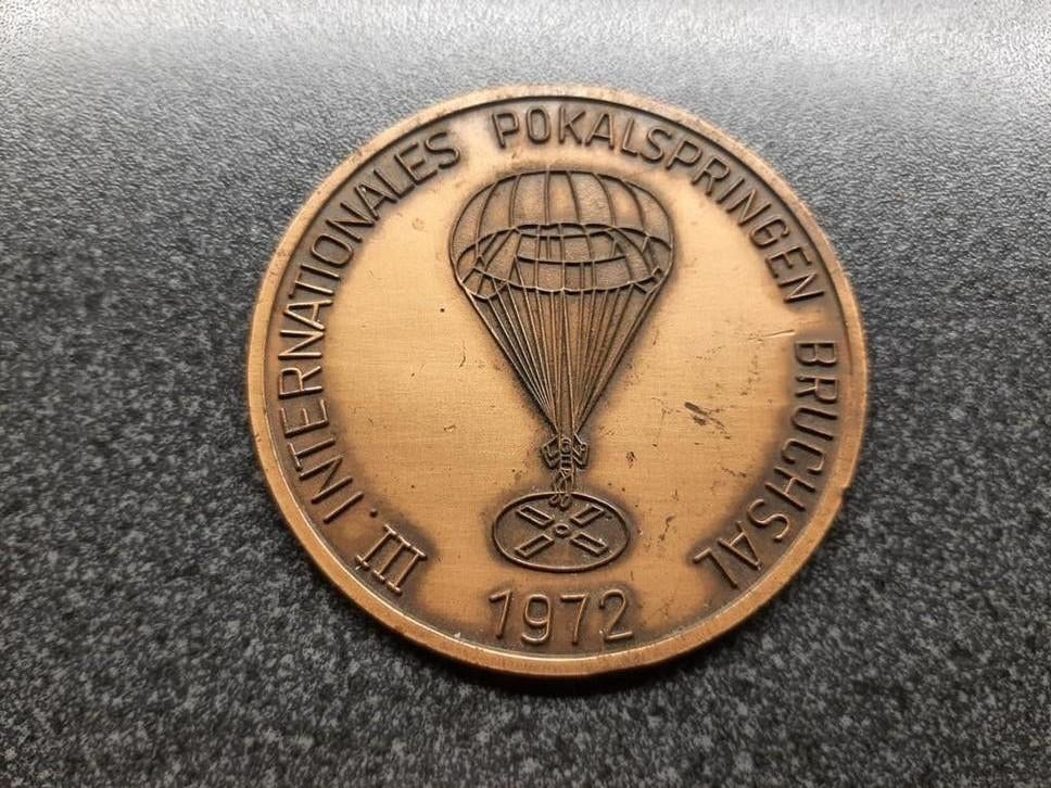 Duitsland  - Internationales Pokalspringen Bruchsal  1972, Ophalen of Verzenden, Landmacht, Duitsland, Embleem of Badge