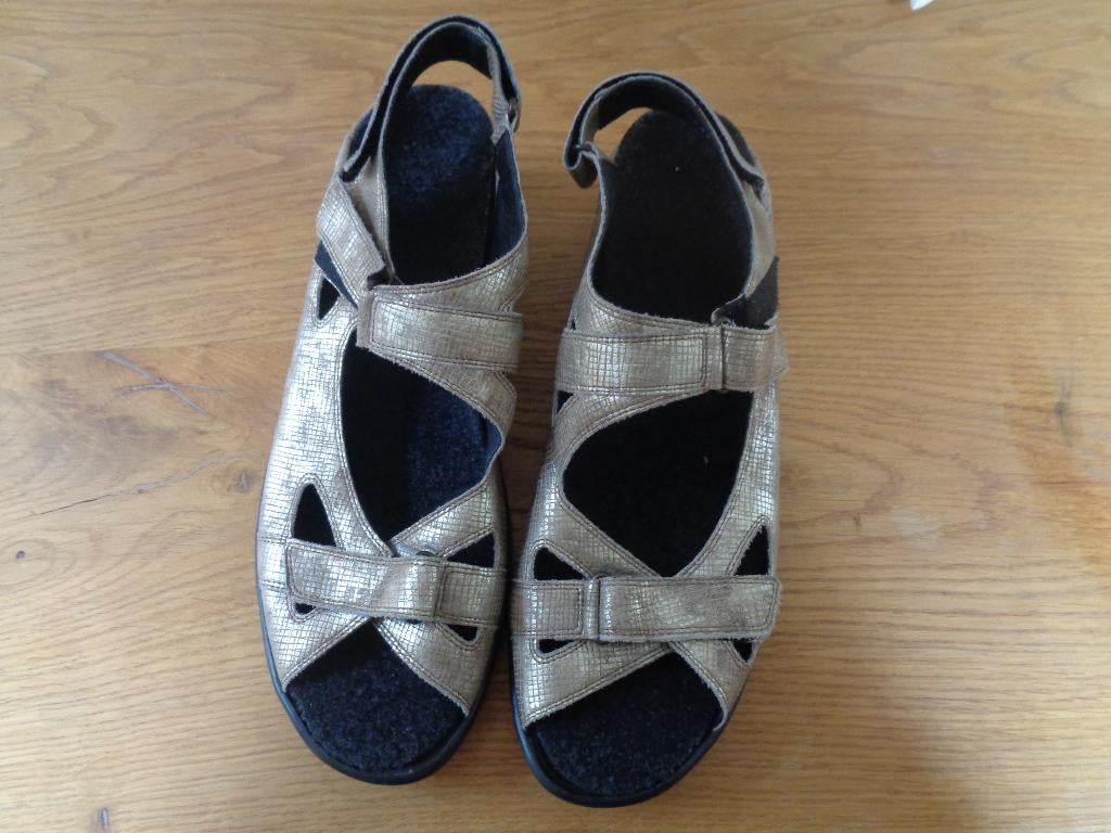 Durea sandalen: mt 41/7.5 (E) goudkleur, Kleding | Dames, Schoenen, Zo goed als nieuw, Sandalen of Muiltjes, Overige kleuren, Ophalen of Verzenden