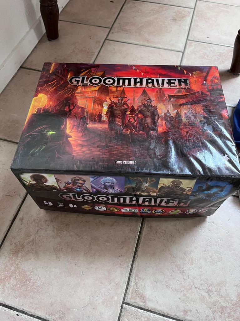 Gloomhaven Bordspel - Episch Avontuur voor 1-4 Spelers, Een of twee spelers, Ophalen of Verzenden, Gebruikt, Cephalofair Games