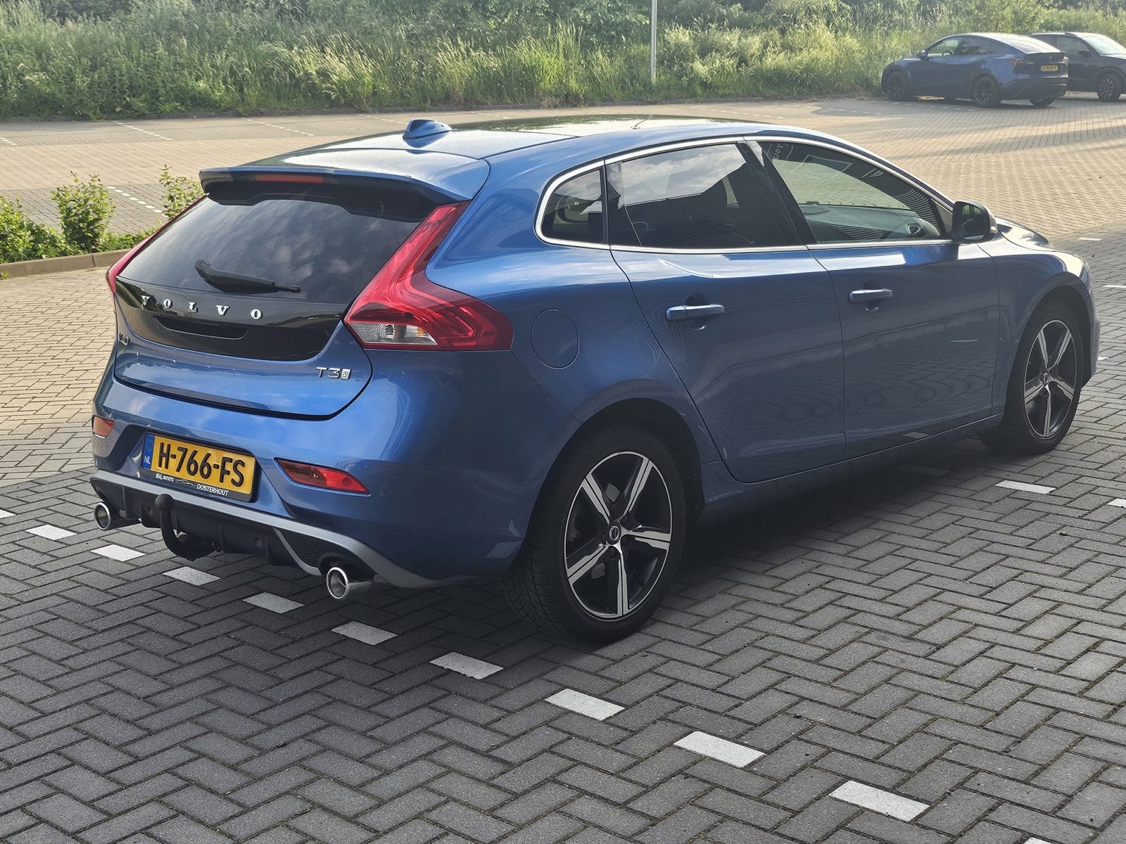 Volvo V40 1.5 T3 152PK R-Design, 1498 cc, Zwart, 4 cilinders, 700 kg
