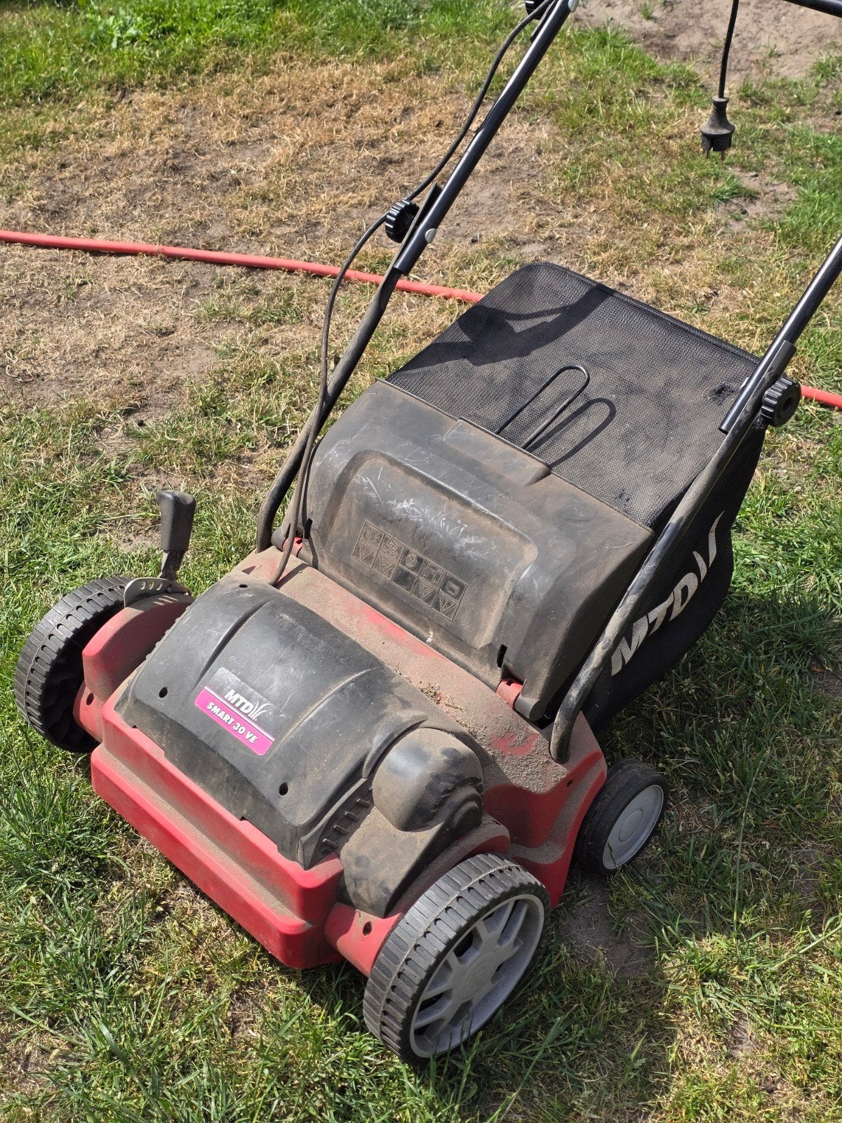 MTD Smart 30 VE Elektrische verticuteermachine, Ophalen, Cirkelmaaier, Gebruikt, Elektrische grasmaaier
