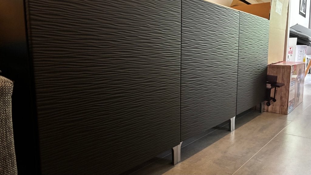 IKEA BESTÅ zwarte sideboard / dressoir met wit glazen blad, Ophalen, Met deur(en), 150 tot 200 cm, Zo goed als nieuw