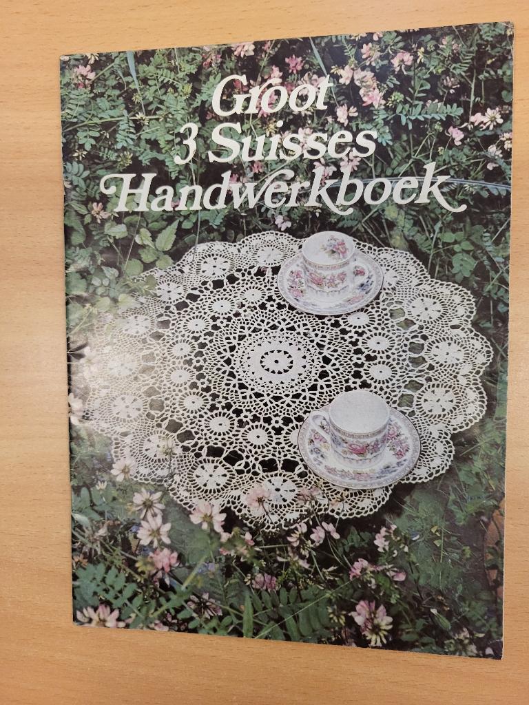 Groot 3 suisses handwerkboek., Ophalen of Verzenden, Gelezen