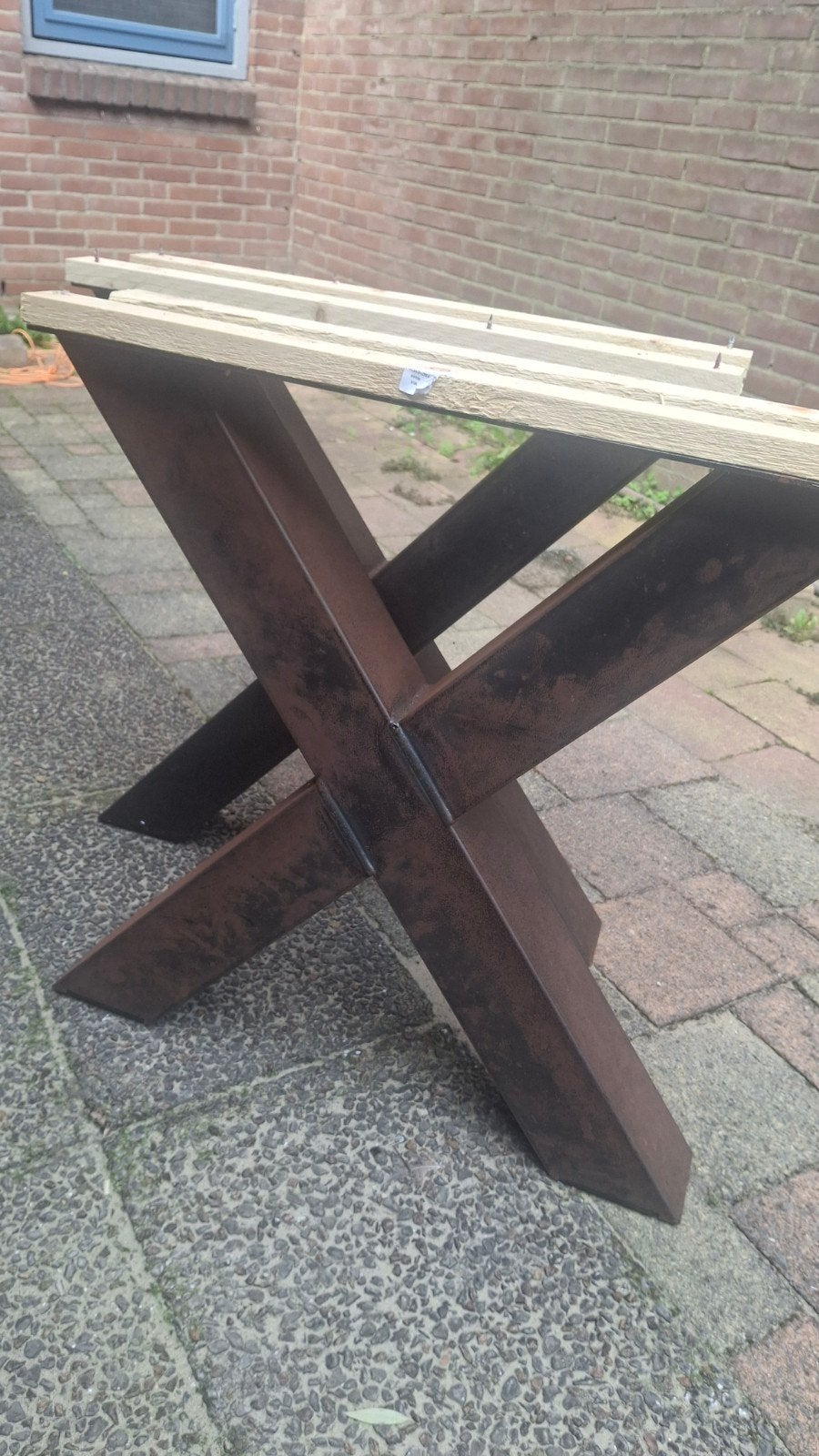 Eettafel met metalen X-poten en houten blad, Gebruikt, 100 tot 150 cm, 50 tot 100 cm, Rechthoekig