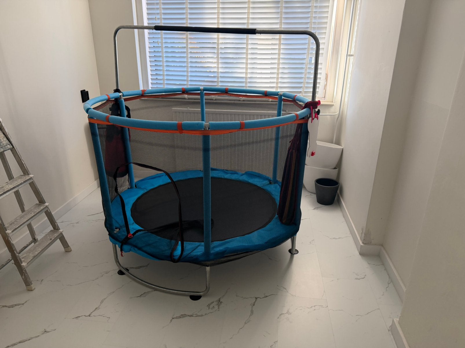 Kinder trampoline, Ophalen, Zo goed als nieuw