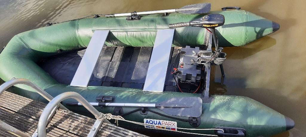 Aquaparx 330 rubberboot met accu en 55lbs 12v motor, Gebruikt, Elektrisch, Minder dan 70 pk, Overige materialen
