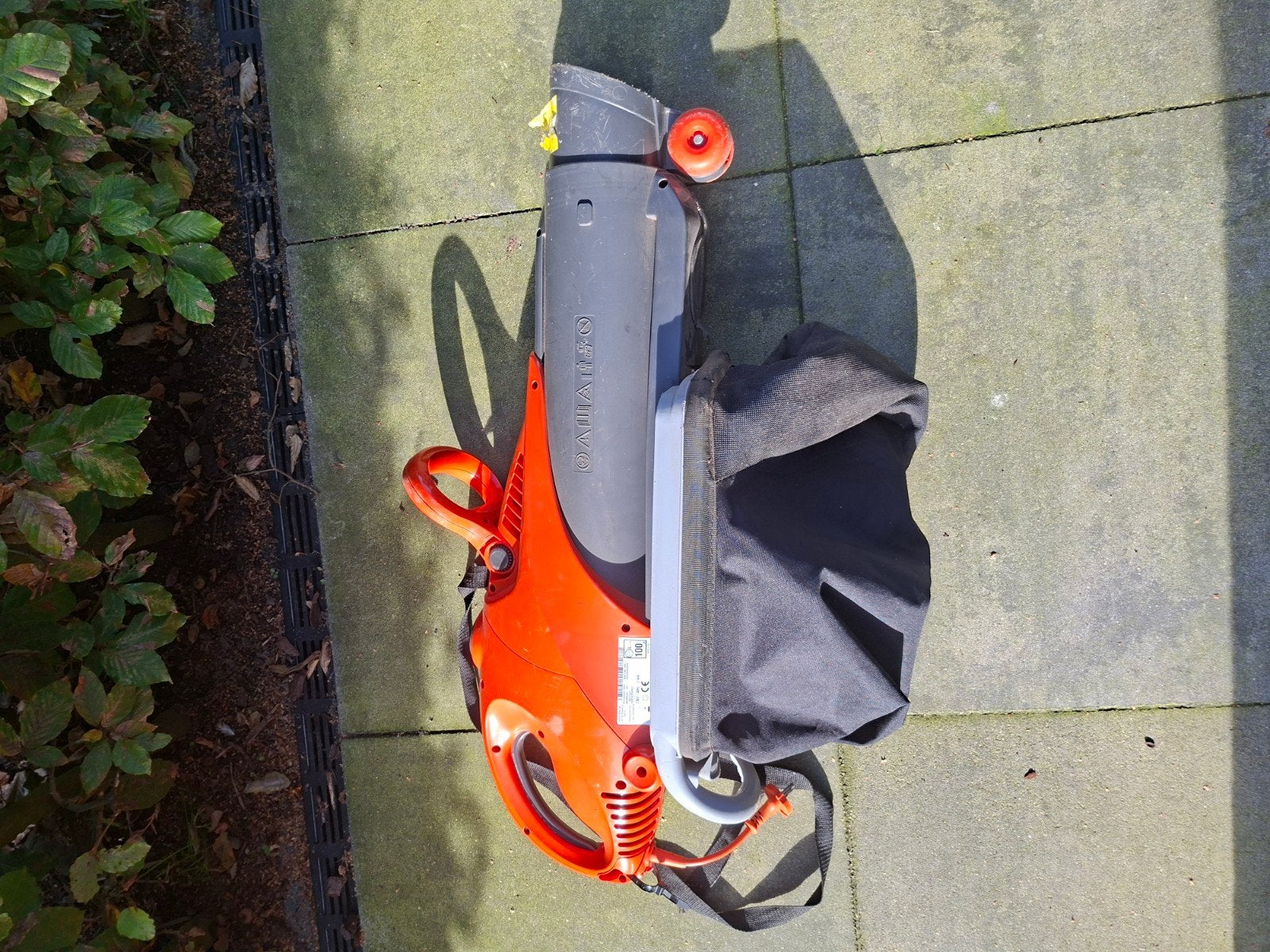 Flymo Scirocco 2500W Bladblazer en Bladzuiger - Gebruikt, Ophalen, Gebruikt, Met opvangzak, Handgedragen