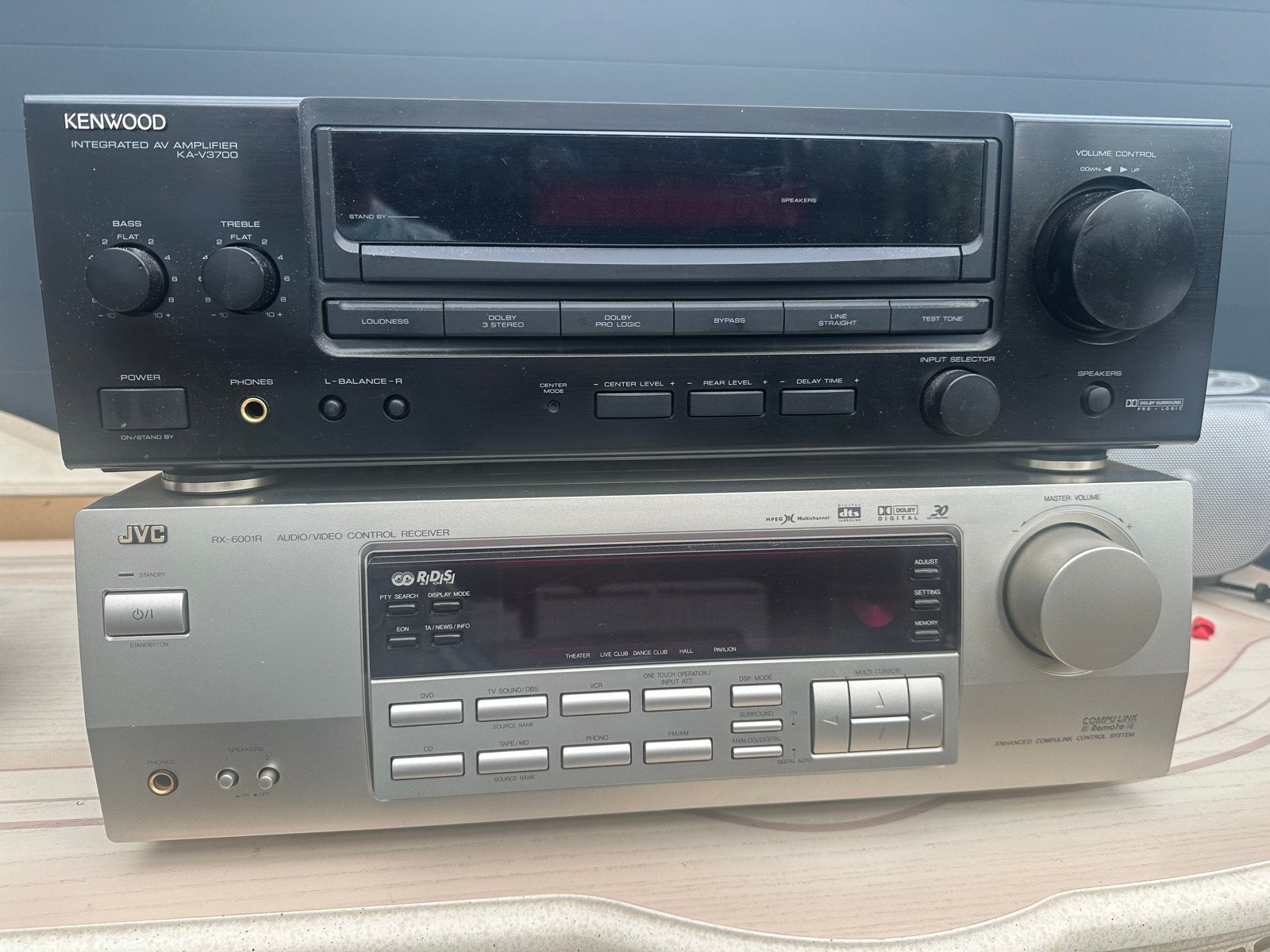 Kenwood KA-V3700 en JVC RX-6001R AV-receivers, Ophalen of Verzenden, Gebruikt, Overige systemen, 120 watt of meer