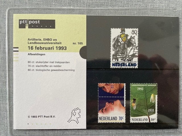 Postzegelmapje PZM105 Jubileumzegels, Artillerie, EHBO en, Ophalen of Verzenden, Postfris, Overige thema's