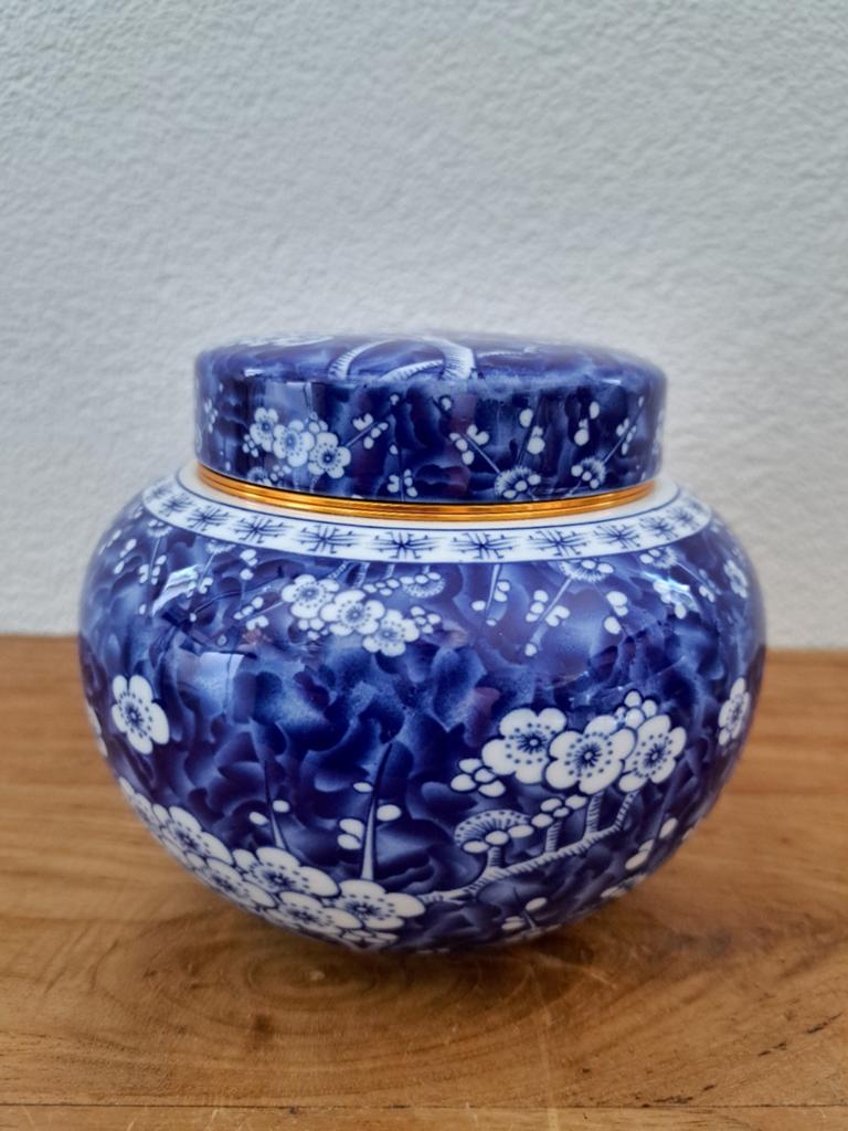 Chinese theebus met bloeiende kersenbloesem decoratie, Keramiek, Overige typen, Ophalen of Verzenden, Zo goed als nieuw